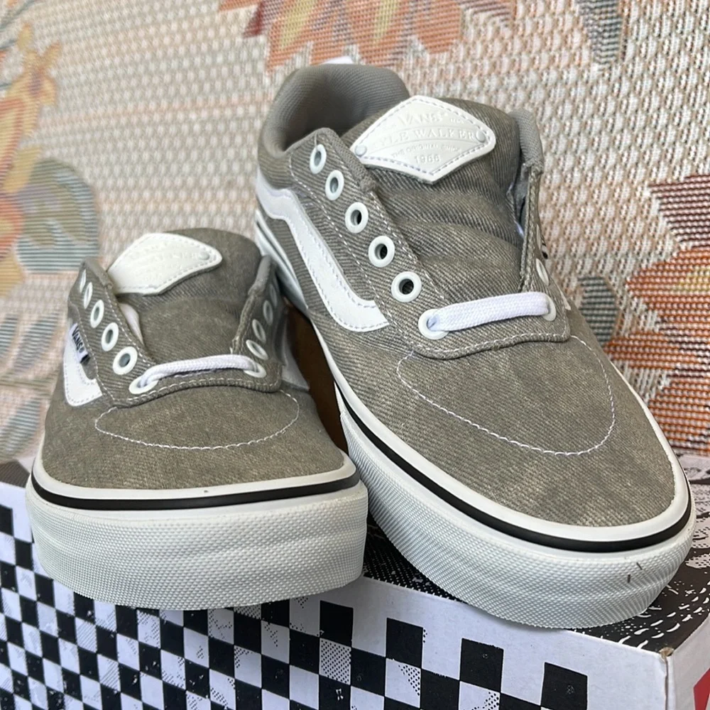 Vans WMNS Kyle Walker (Denim) Gray/White
VN0A5JIE9BM
Sneakers - athletic shoes - Picture 7 of 16